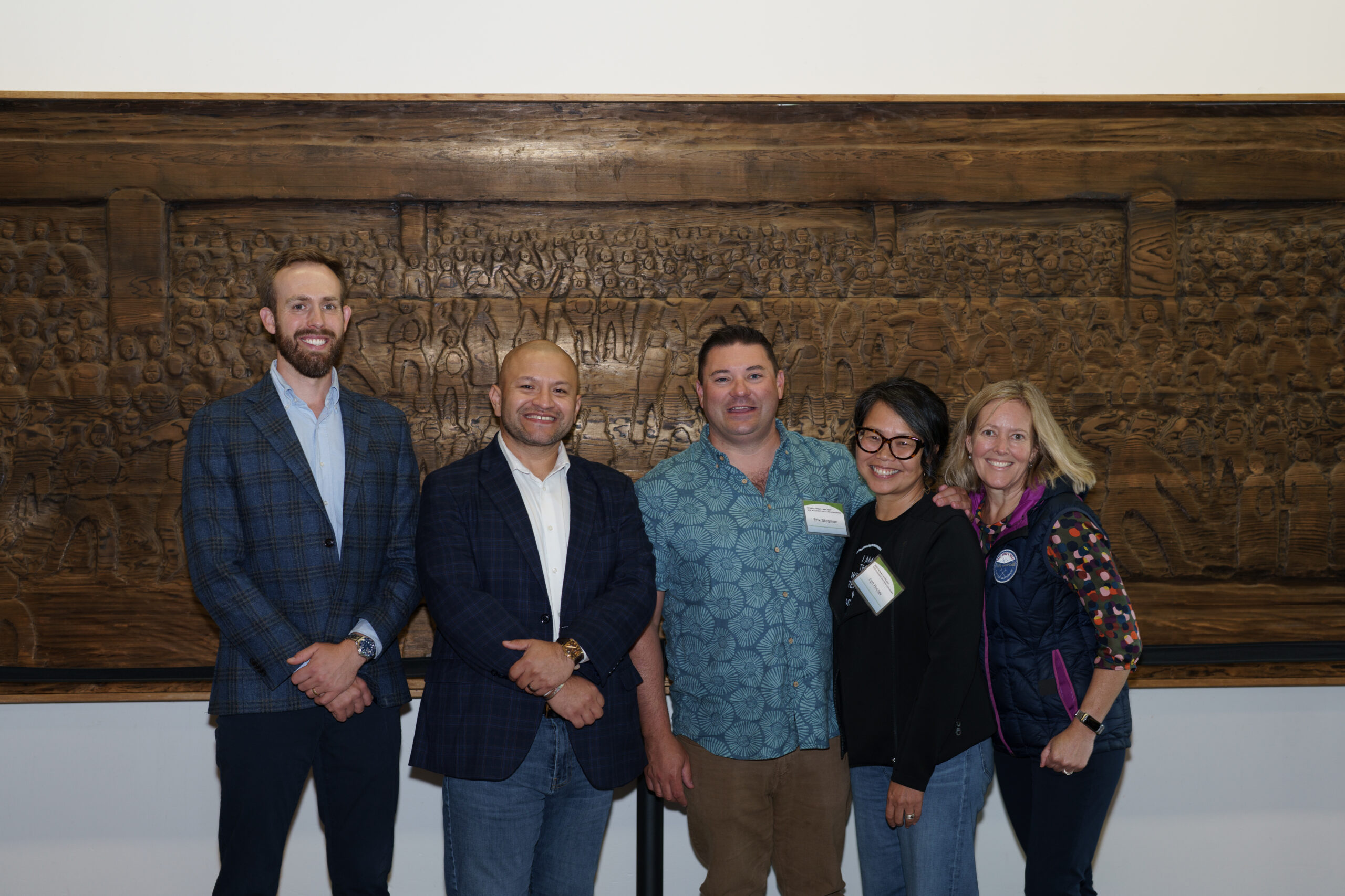 Candid guest interaction at a Seattle event – PhotoYari Photography