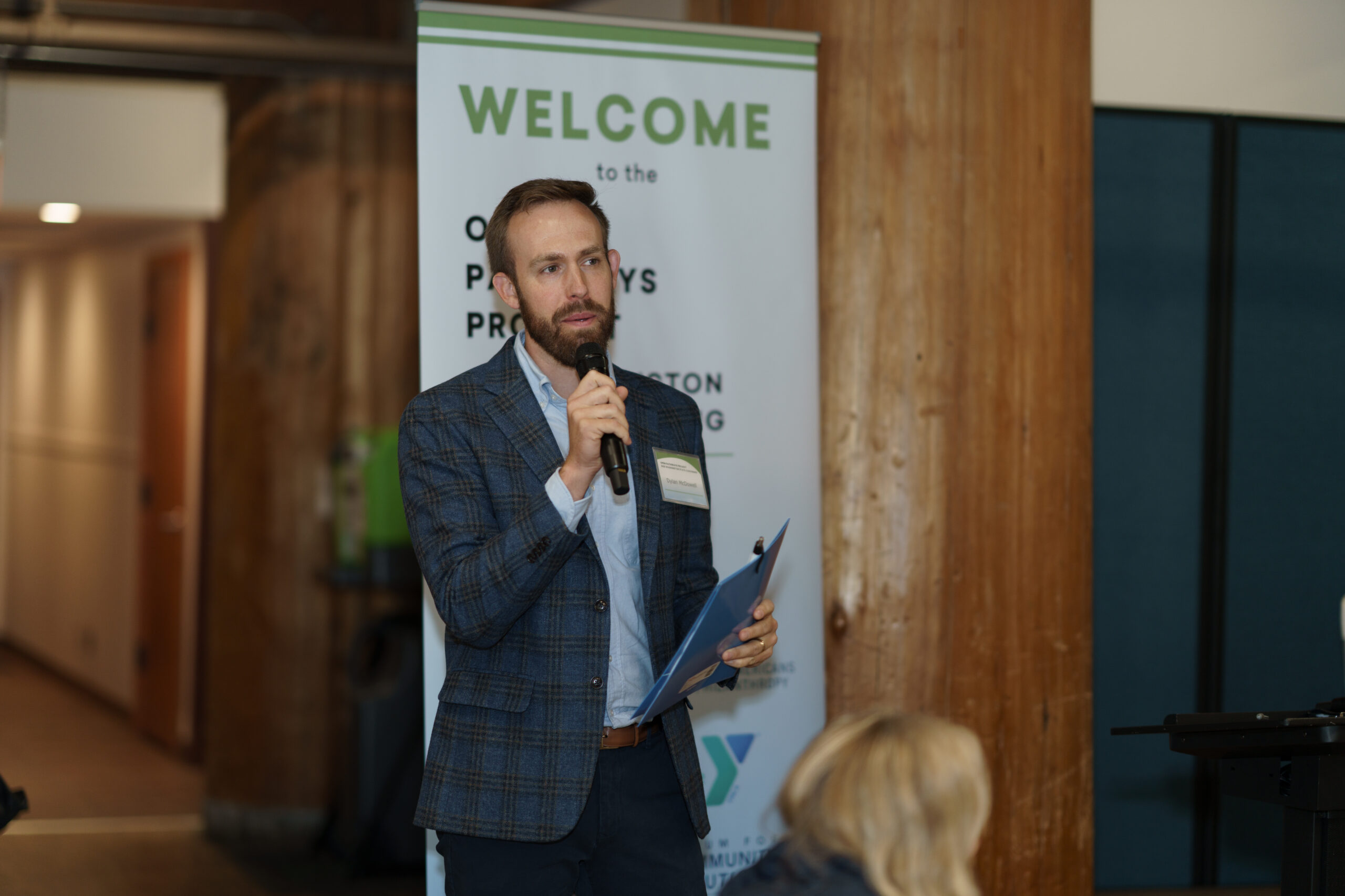 Candid guest interaction at a Seattle event – PhotoYari Photography